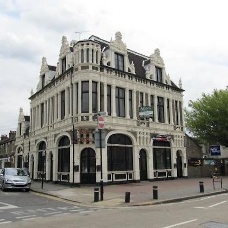 Duke Of Fife Hotel Barking  Exterior foto